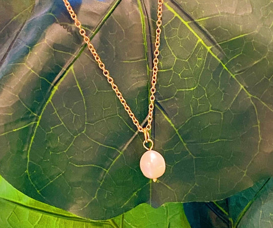 Singular Freshwater Pearl Necklace